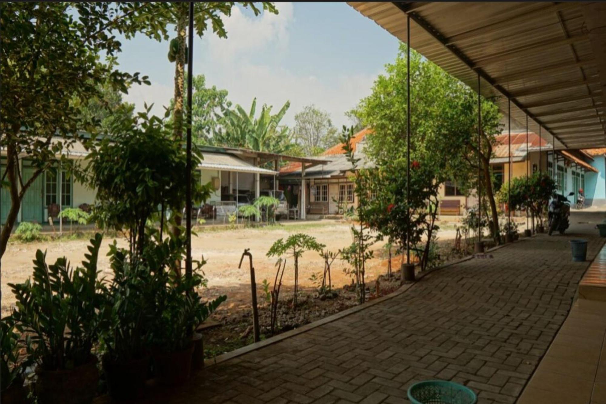 Hotel Spot On 93611 Kost Pak Suyatno Syariah 2 à Ponorogo Extérieur photo