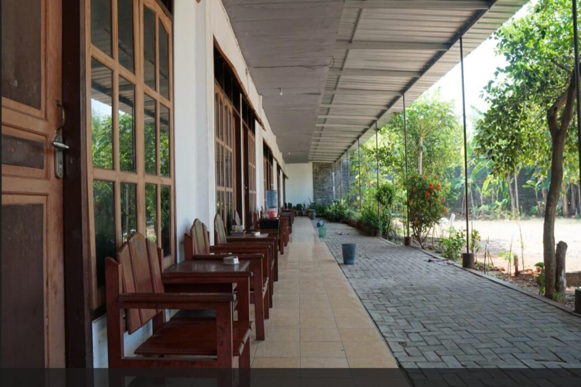 Hotel Spot On 93611 Kost Pak Suyatno Syariah 2 à Ponorogo Extérieur photo