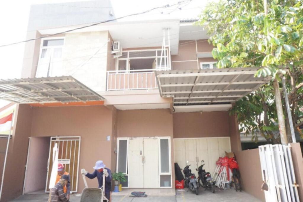 Hotel Spot On 93611 Kost Pak Suyatno Syariah 2 à Ponorogo Extérieur photo